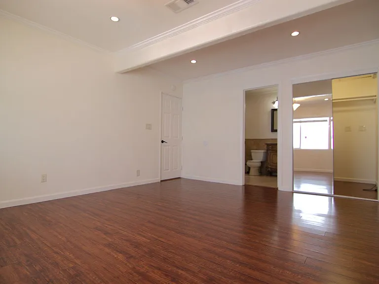 6730 Balboa Blvd — Photo 16