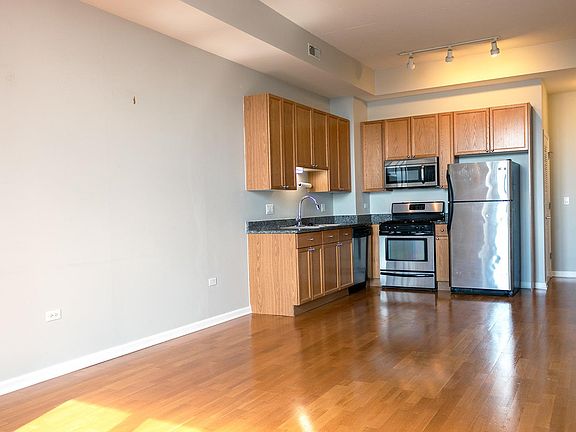 3rd image of 1464 S Michigan Ave APT 1808