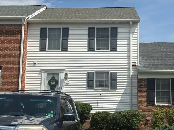 215 Fairfield Dr, Warrenton, VA 20186