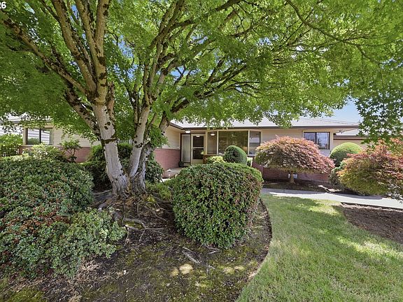 3rd image of 825 Louis St