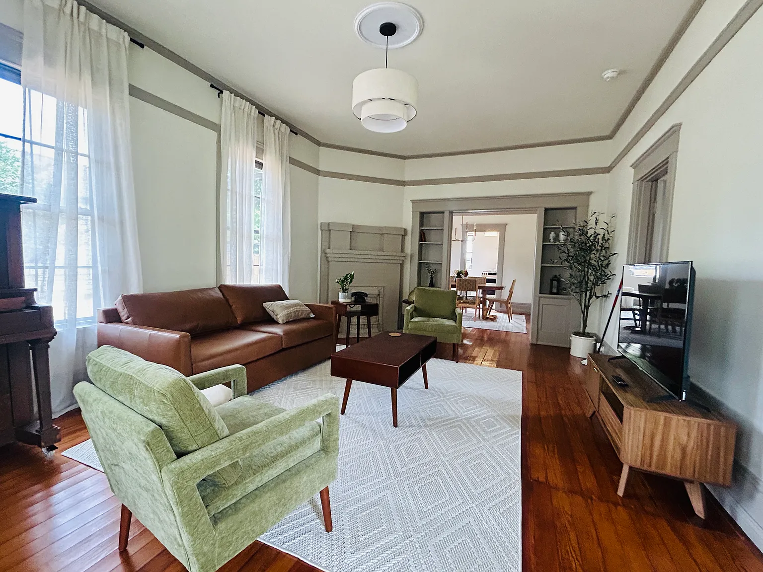 3 bed, $4,000 — Photo 2