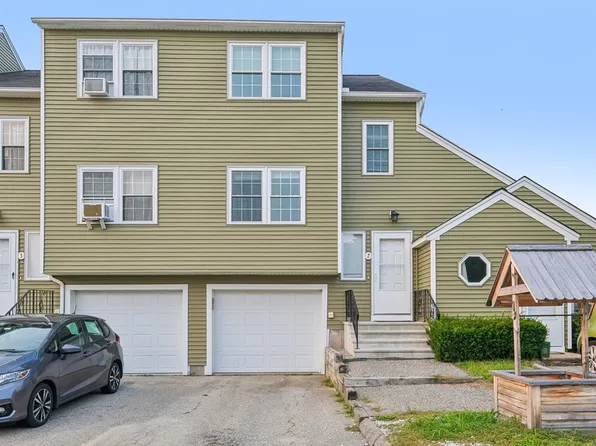 18 Ballou St APT 2, Putnam, CT 06260