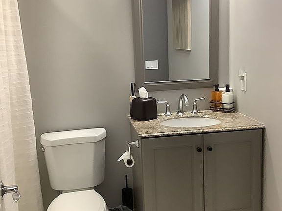 Guest Full Bathroom 