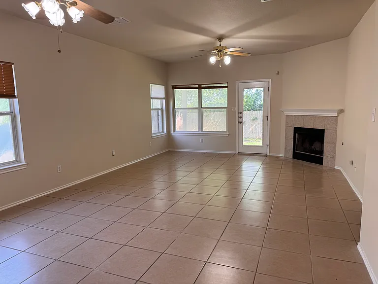 908 N Creek Blvd — Photo 5