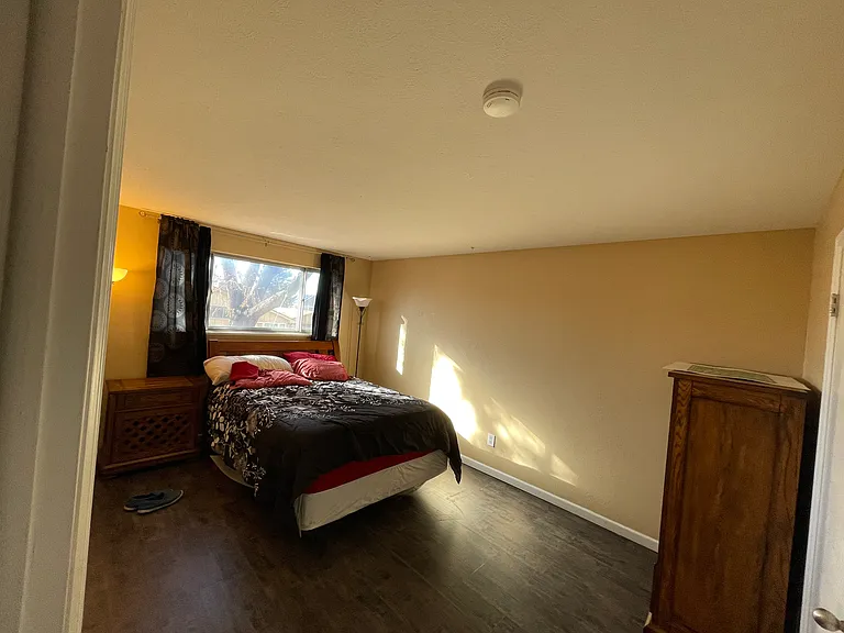 1123 S Oakland St — Photo 2