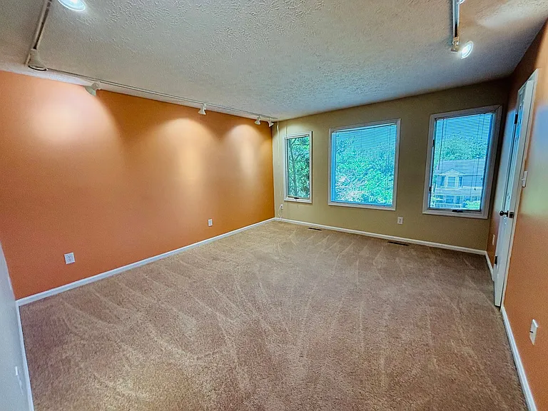 530 Kamran Dr — Photo 16