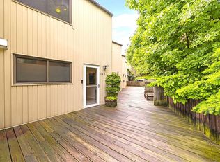 1110 River Rd, Edgewater, NJ 07020