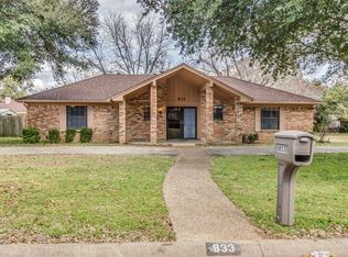 833 S Ridgeway Dr, Cleburne, TX 76033