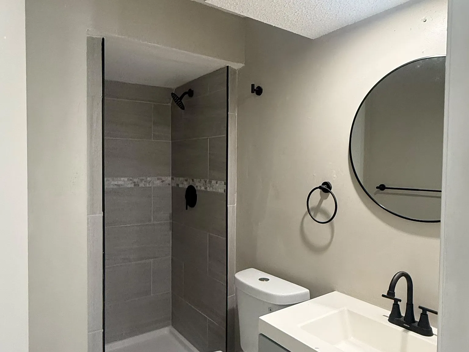 3 bed, 1954 sqft, $1,600 — Photo 4