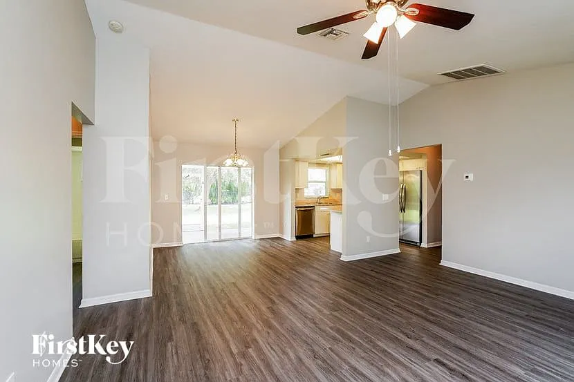 3 bed, 2.0 bath, 1212 sqft, $1,925 — Photo 3