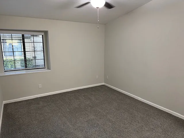 Laurelwood West Villas — Photo 26