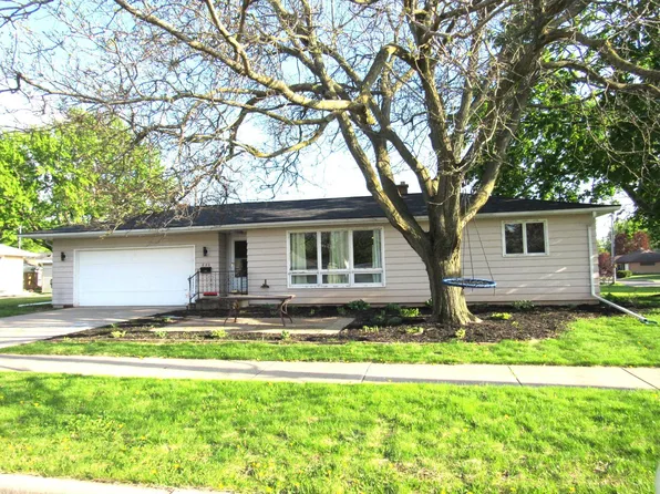 820 Sherry St, Neenah, WI 54956