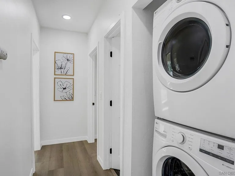 2242 W Jewett St — Photo 8