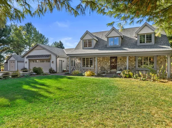 W356 Allen ROAD, Oconomowoc, WI 53066