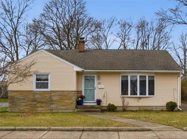 80 Maplecrest Dr, Pawtucket, RI 02861