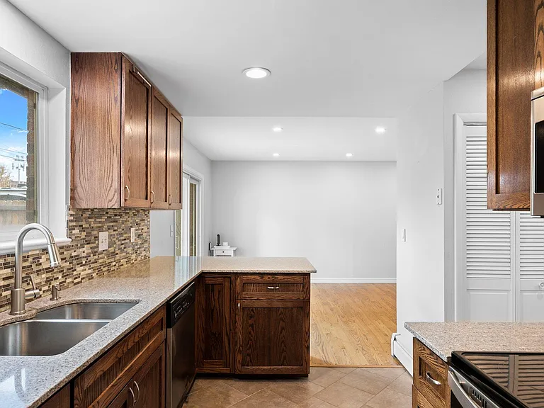 3570 S Hillcrest Dr — Photo 10