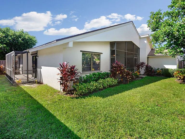 21020 Woodspring Ave — Photo 16