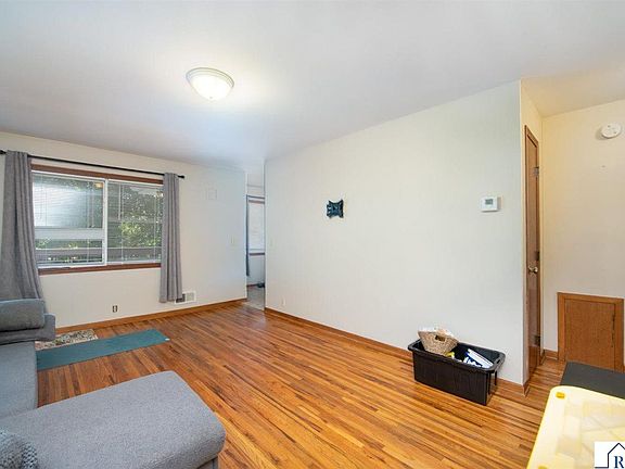 3rd image of 706 N 8th St