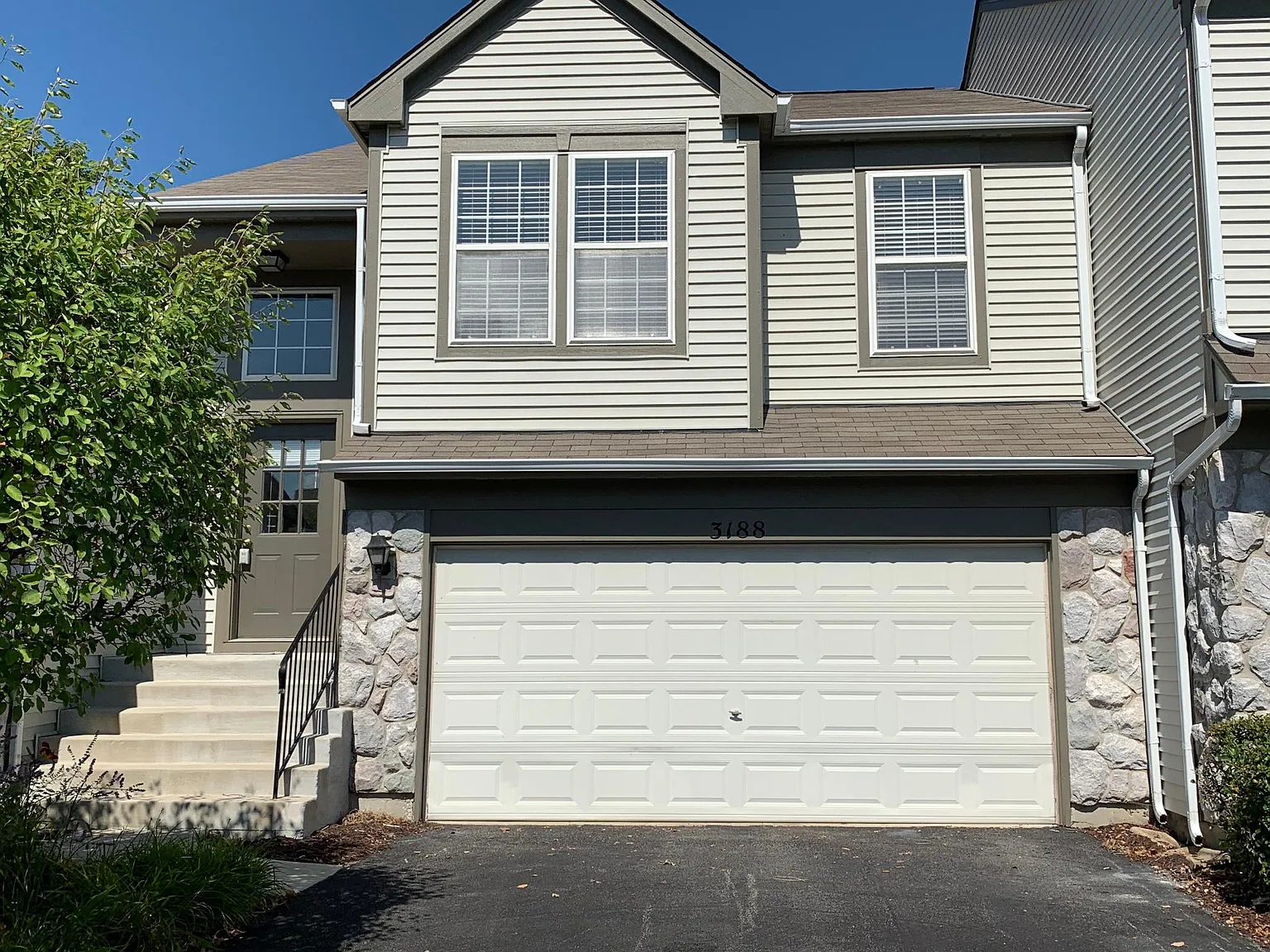 3 bed, 1706 sqft, $2,600 — Photo 1