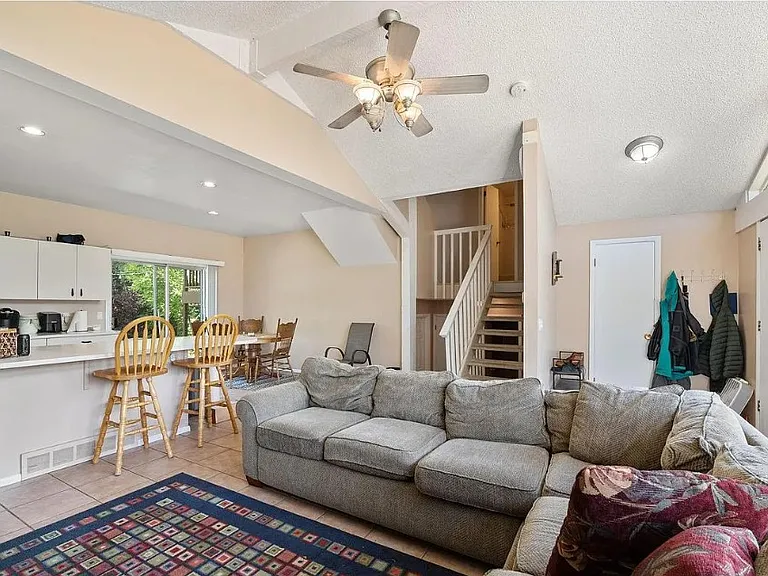 2623 Sherwood Cir — Photo 10