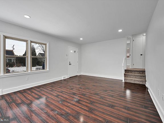 4th image of 526 Harding Ave