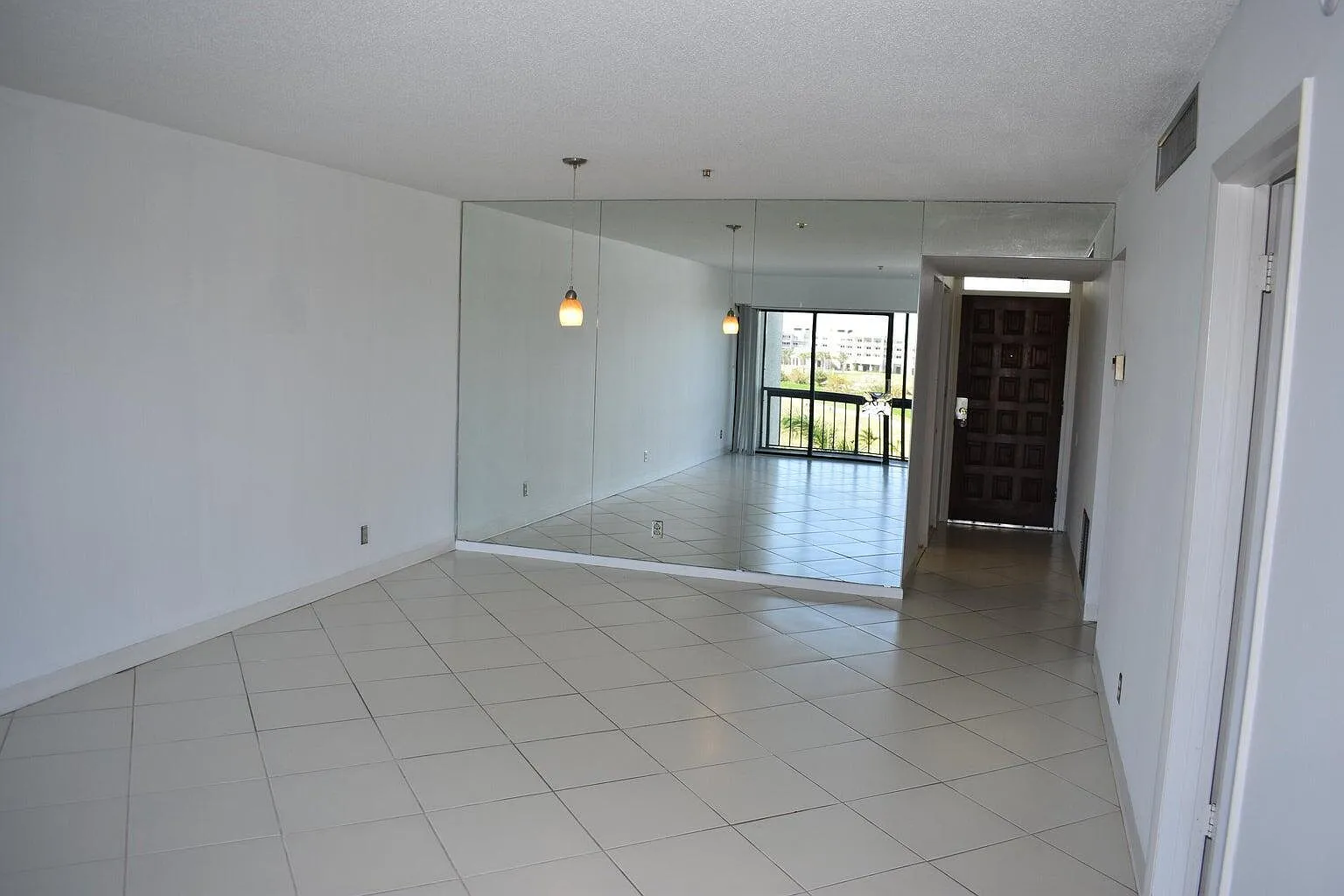 2 bed, 2.0 bath, 1042 sqft, $1,995 — Photo 3