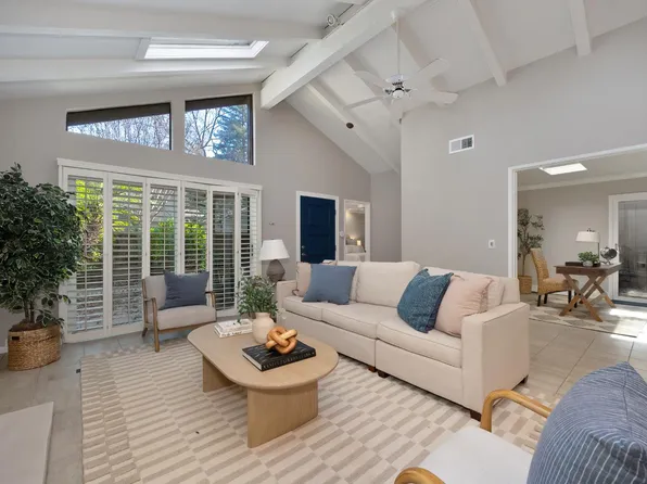 216 E Ranch Rd, Sacramento, CA 95825