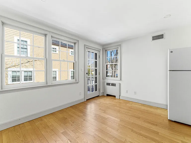 48 Acacia Ave — Photo 10
