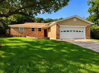 704 Chisholm Trl, Denton, TX 76209