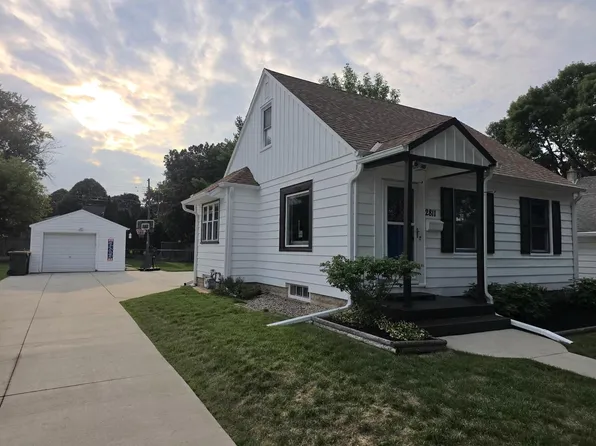 2811 S 88th STREET, West Allis, WI 53227