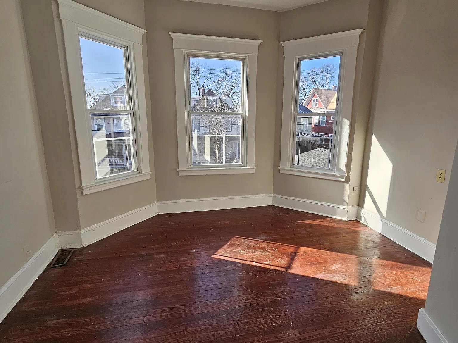 3 bed, $1,650 — Photo 4