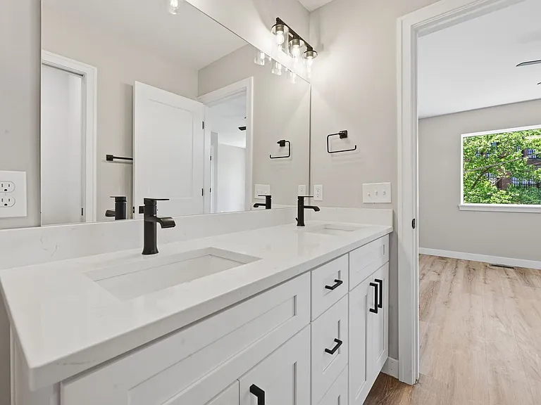 4728 Walworth Ave — Photo 30