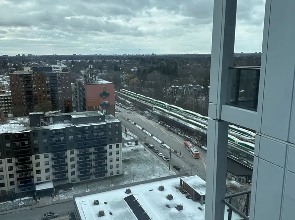 28 Ann St #316, Mississauga, ON L5G 3G1