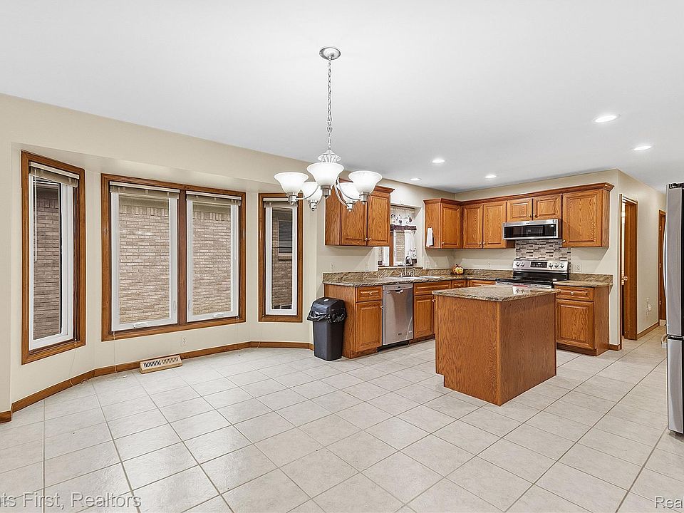 54845 Petunia Dr, photo 9