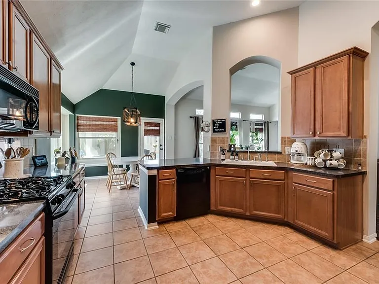 7018 Paradise Park Bnd — Photo 10