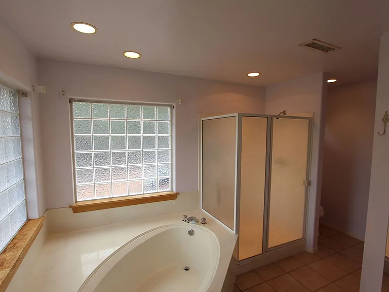 2100 N Timberline Rd — Photo 16