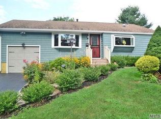 6 Kirby Ln, Commack, NY 11725