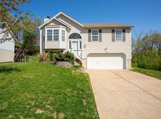 1225 Fenton Ridge Dr, Fenton, MO 63026