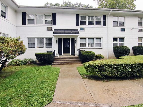 2nd image of 71 Avon Circle #D