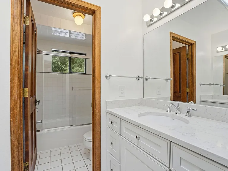 2561 Rolling Hills Ct — Photo 33