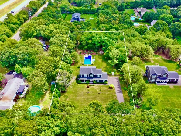 8 Lawrence, Center Moriches, NY 11934