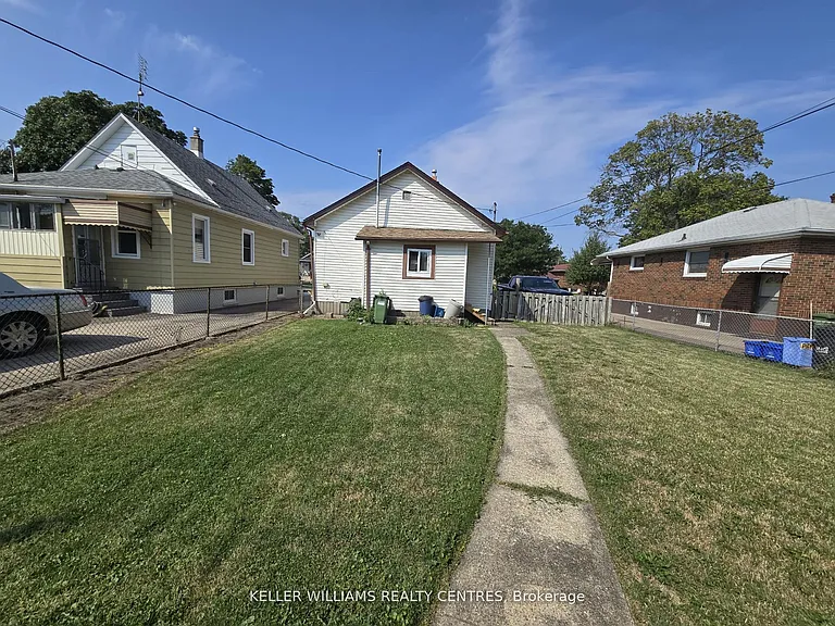 1868 Albert Rd — Photo 16