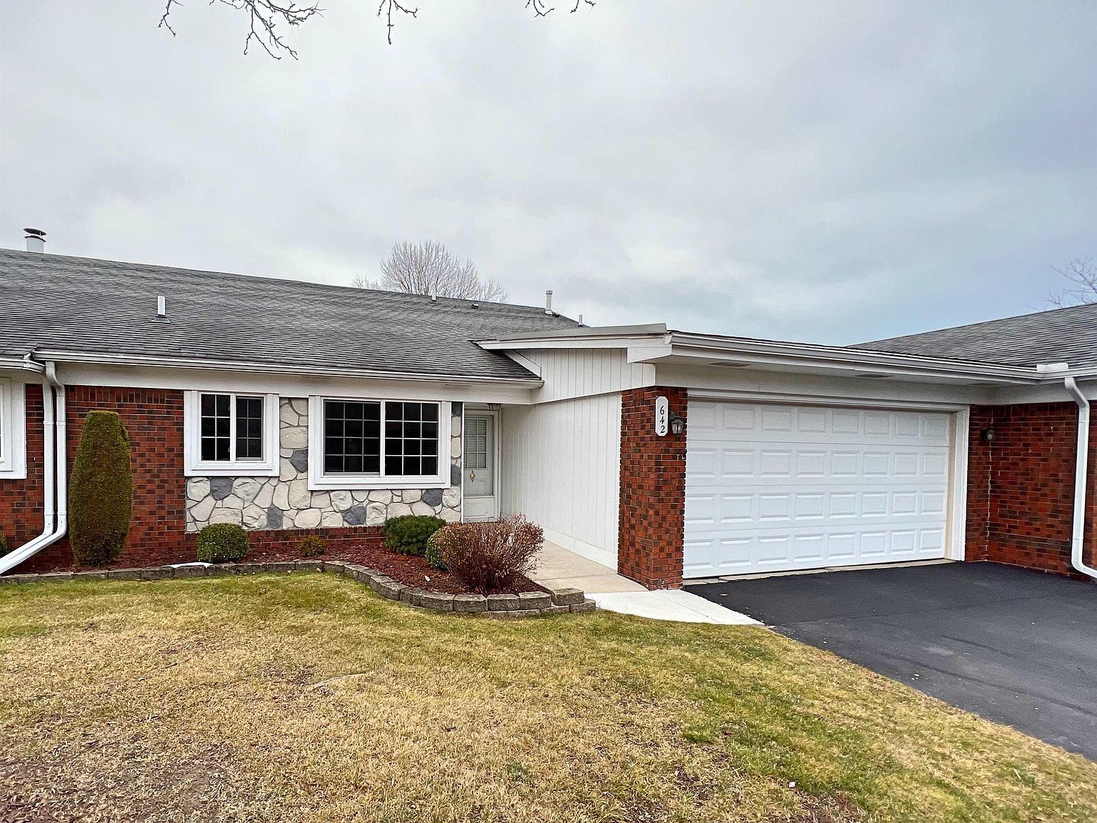 642 Country Club Dr, Saint Clair Shores, MI 48082 | Zillow