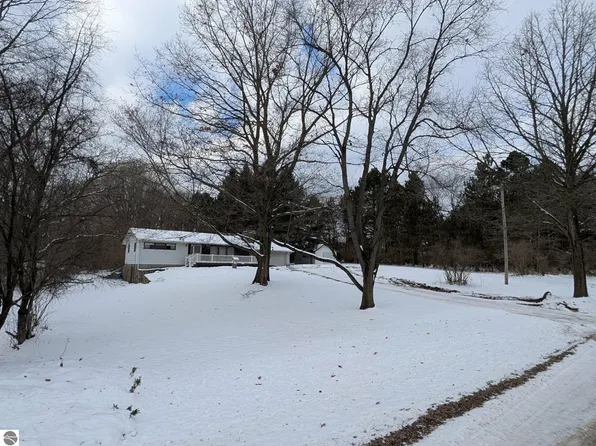 7105 N Osborn Rd, Elwell, MI 48832