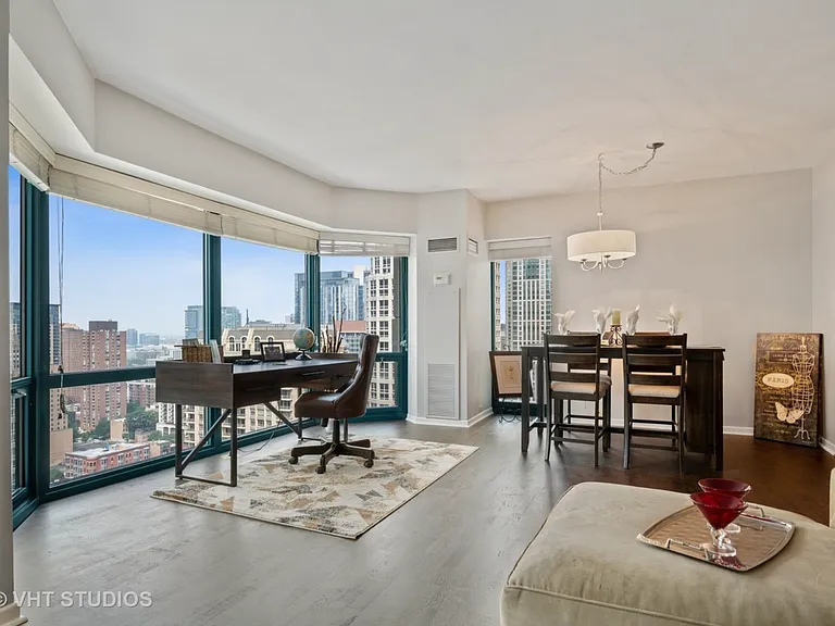 100 E Huron St #1701 — Photo 4