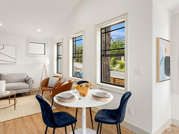 5th image of 3605 NE 70th St