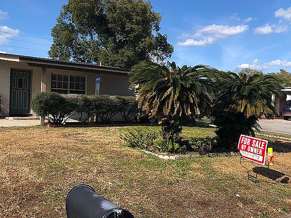 3rd image of 7118 Chaucer Ln