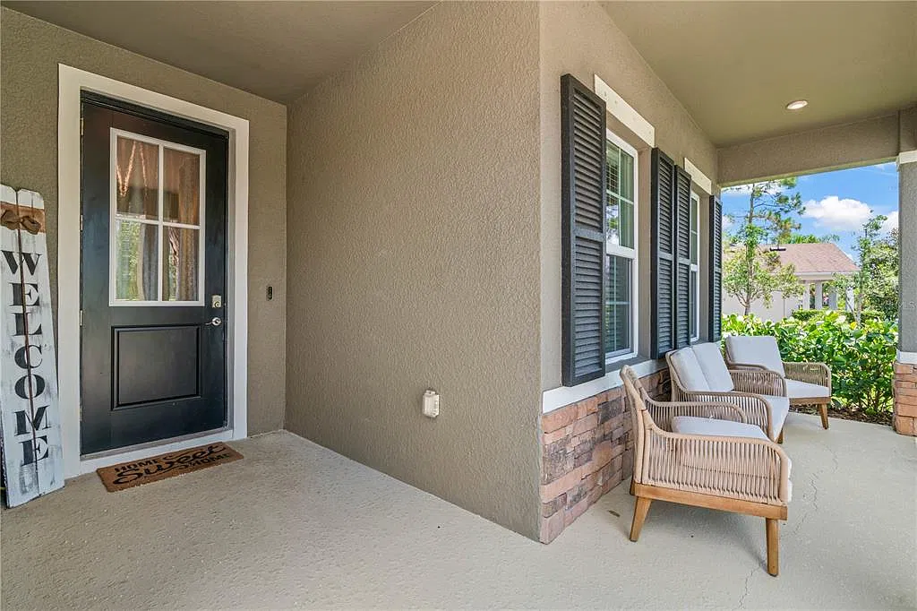 3 bed, 2.0 bath, 2386 sqft, $3,750 — Photo 2