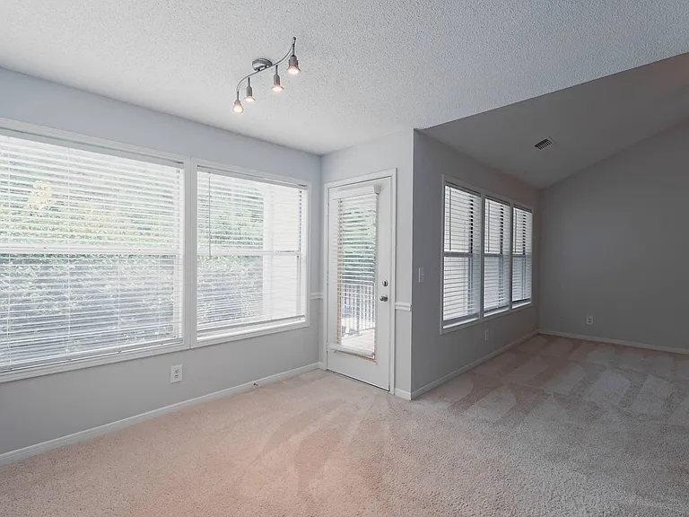 Cambridge Park Apartments — Photo 95