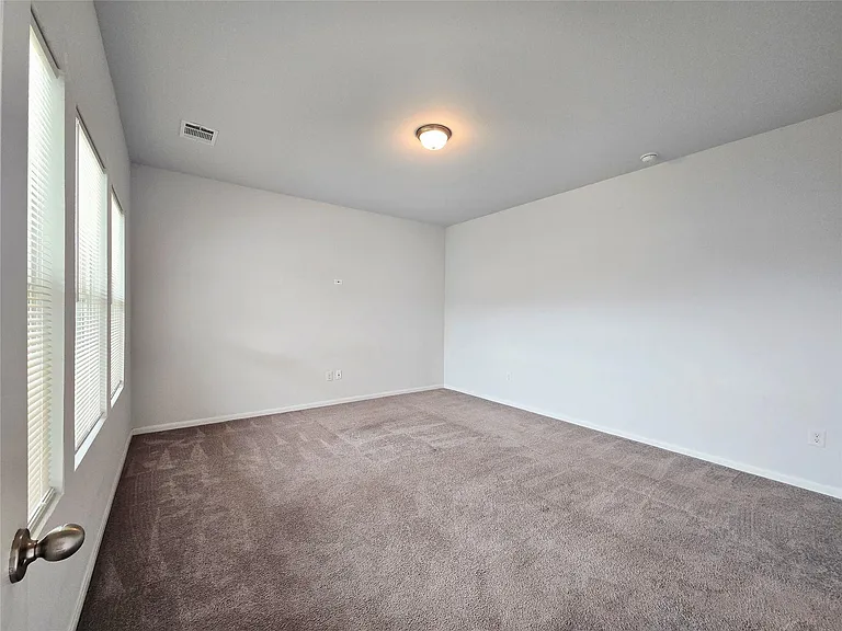 511 Pulitzer Dr — Photo 9